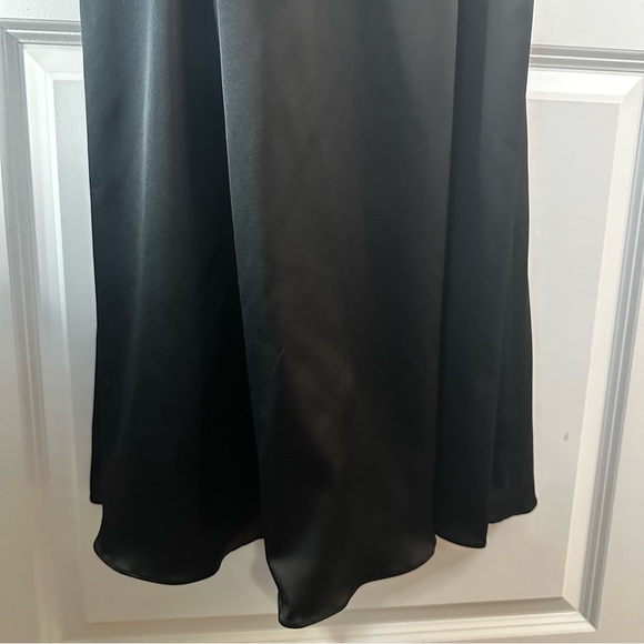 JS Collections Black & White Pleated Bodice Formal Gown Women’s Size 4 - Picture 5 of 16